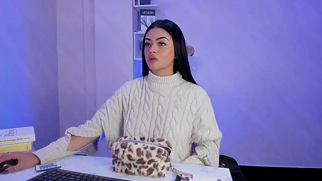 EmmaStonns online show from October 6, 1:45 pm