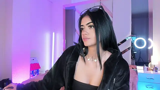 EmmaStonns online show from January 13, 1:04 pm