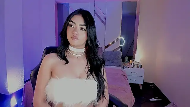 EmmaStonns online show from December 19, 1:13 pm