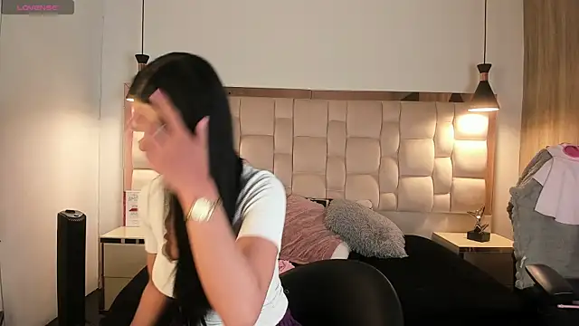 EmmaStonns online show from April 2, 1:18 pm