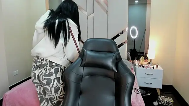 EmmaStonns online show from October 7, 1:23 pm