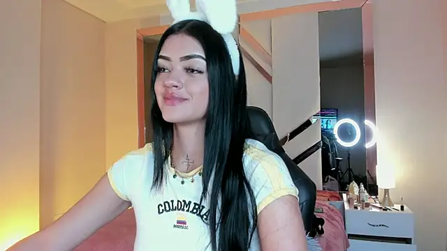 EmmaStonns online show from November 4, 1:59 pm