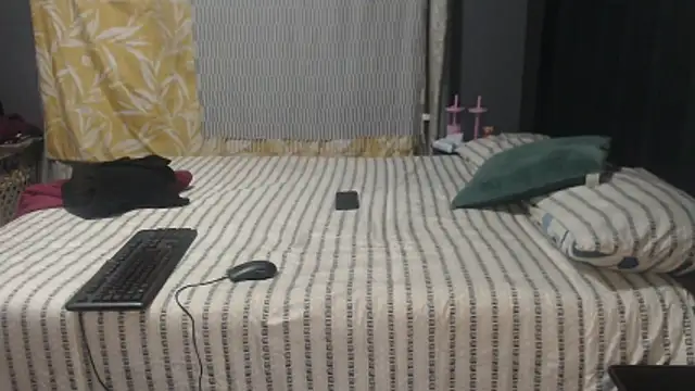 Snapshot of SEXYHUGEASS21 chatting on June 6, 5:56 am SEXYHUGEASS21 online show from June 6, 5:56 am