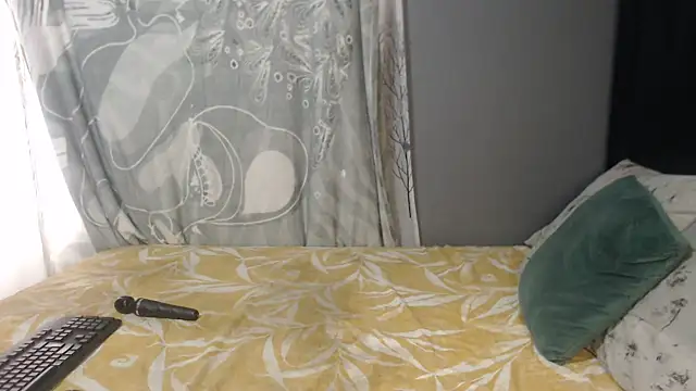 SEXYHUGEASS21 online show from November 18, 7:11 am