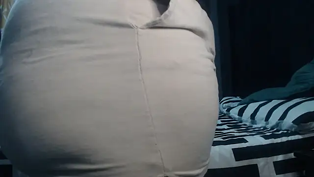Snapshot of SEXYHUGEASS21 chatting on July 16, 4:26 pm SEXYHUGEASS21 online show from July 16, 4:26 pm