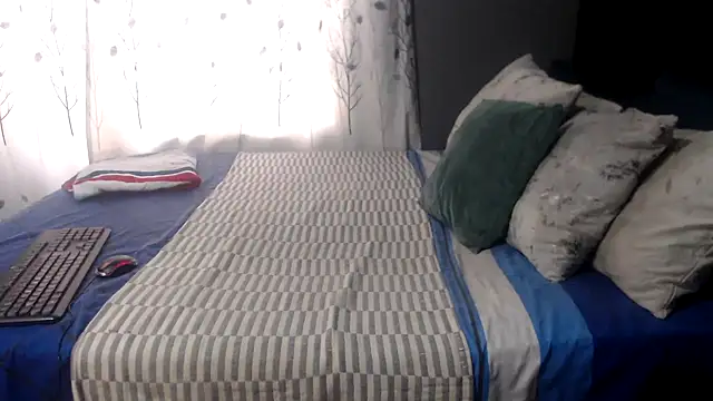 SEXYHUGEASS21 online show from October 20, 7:42 am