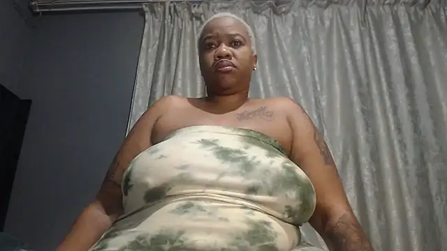 SEXYHUGEASS21 online show from April 8, 3:30 am