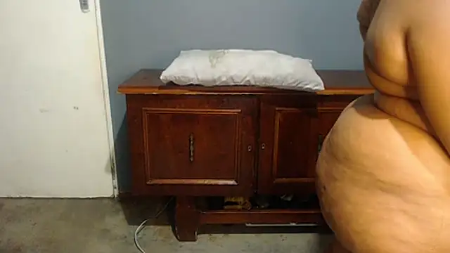 SEXYHUGEASS21 online show from December 19, 4:53 pm