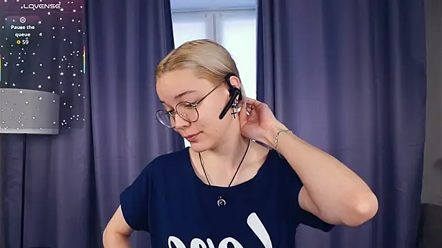 Snapshot of EdaKirkIin chatting on October 27, 5:19 am EdaKirkIin online show from October 27, 5:19 am