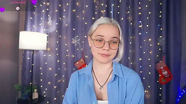 Snapshot of EdaKirkIin chatting on December 15, 6:19 am EdaKirkIin online show from December 15, 6:19 am