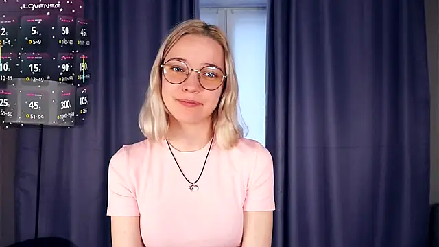 Snapshot of EdaKirkIin chatting on November 1, 5:25 am EdaKirkIin online show from November 1, 5:25 am