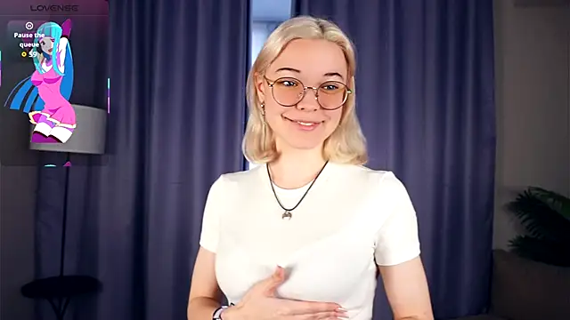 Snapshot of EdaKirkIin chatting on November 17, 5:44 am EdaKirkIin online show from November 17, 5:44 am