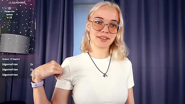 Snapshot of EdaKirkIin chatting on November 10, 6:07 am EdaKirkIin online show from November 10, 6:07 am