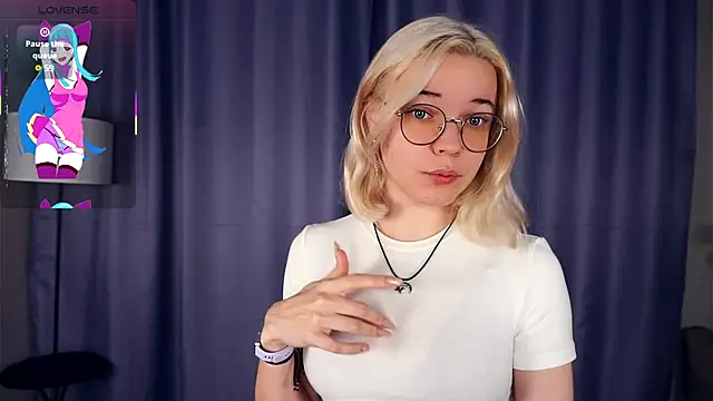 Snapshot of EdaKirkIin chatting on November 19, 5:18 am EdaKirkIin online show from November 19, 5:18 am