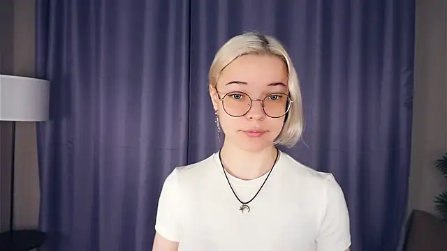 Snapshot of EdaKirkIin chatting on November 28, 5:18 am EdaKirkIin online show from November 28, 5:18 am