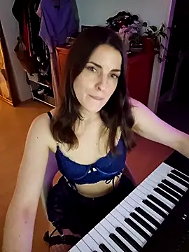 Snapshot of BelleFelicitas chatting on November 28, 6:08 pm BelleFelicitas online show from November 28, 6:08 pm