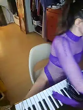 Snapshot of BelleFelicitas chatting on December 17, 6:13 pm BelleFelicitas online show from December 17, 6:13 pm