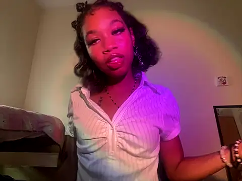 Snapshot of luvrgrllani chatting on September 17, 8:55 pm luvrgrllani online show from September 17, 8:55 pm