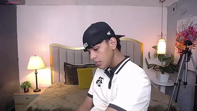 Snapshot of jhos_padill chatting on July 16, 1:30 pm jhos padill online show from July 16, 1:30 pm