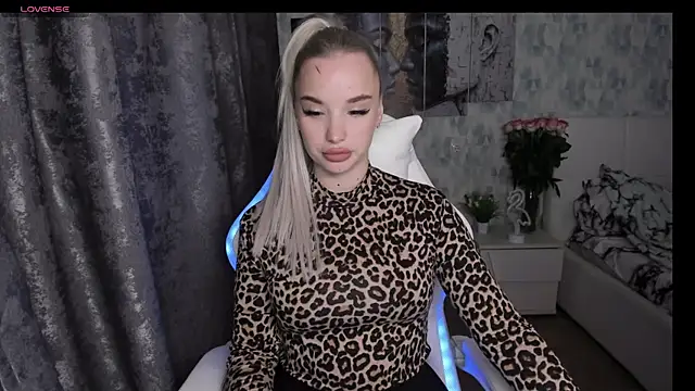 KiraKrox online show from September 8, 5:23 pm