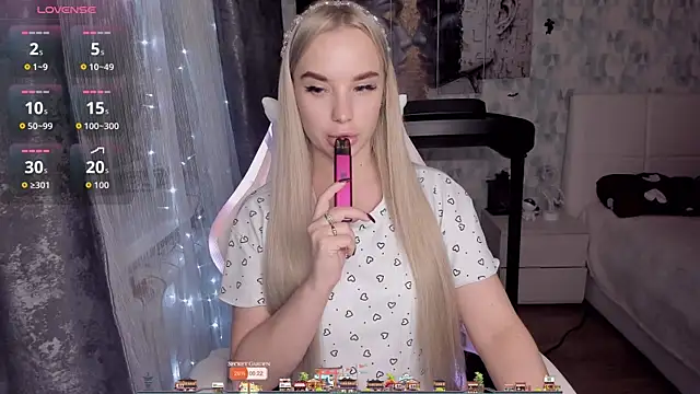 KiraKrox online show from November 9, 6:45 pm