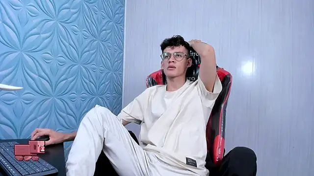 LittleMax23 online show from October 19, 4:37 am