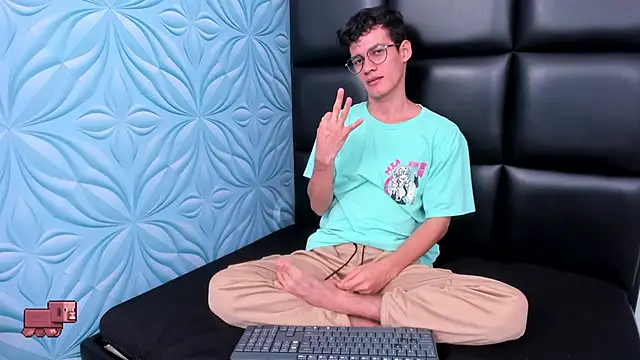 LittleMax23 online show from September 24, 12:33 pm