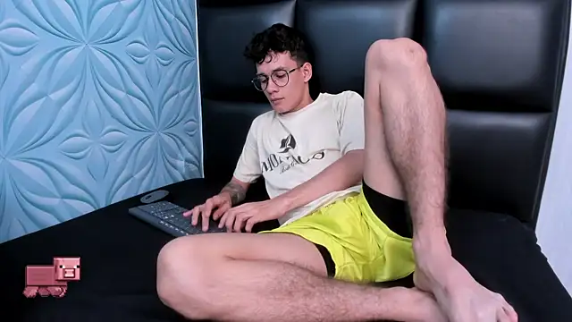 LittleMax23 online show from October 8, 1:01 pm