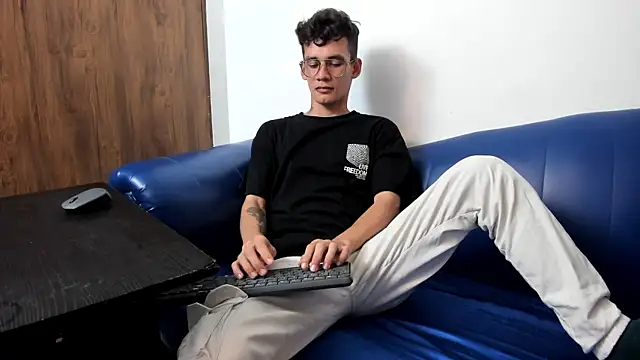 LittleMax23 online show from November 4, 6:22 pm