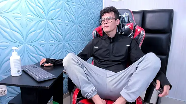 LittleMax23 online show from November 11, 12:44 pm