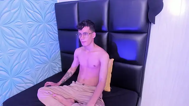 LittleMax23 online show from October 1, 11:58 am