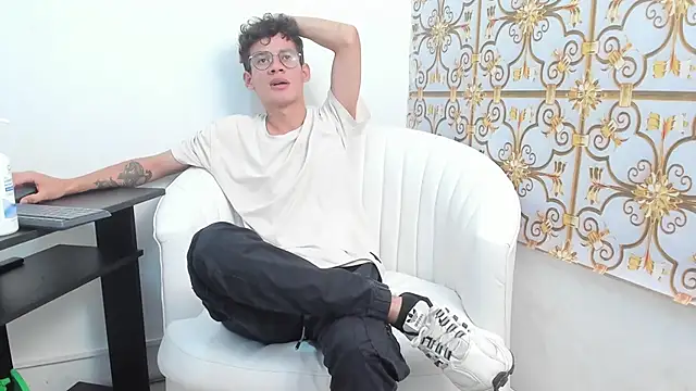 LittleMax23 online show from December 3, 12:15 pm