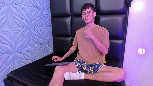 LittleMax23 online show from October 2, 12:08 pm