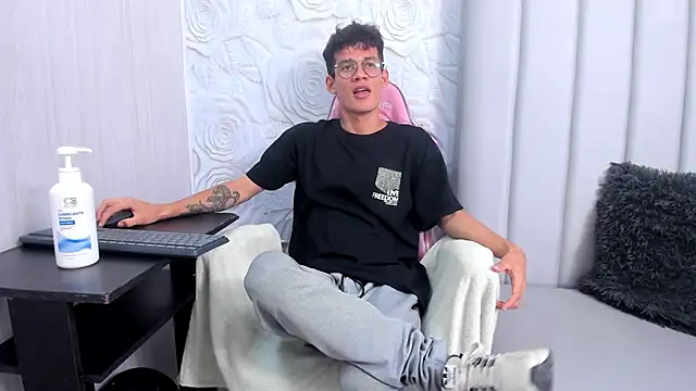 LittleMax23 online show from November 26, 1:22 pm