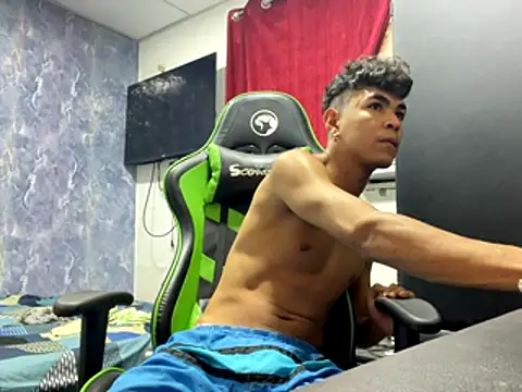 Snapshot of Wolf_BIG4 chatting on December 2, 6:42 pm Wolf BIG4 online show from December 2, 6:42 pm