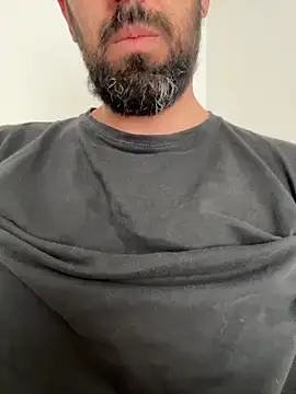 Snapshot of elpeaciente chatting on October 31, 2:35 pm elpeaciente online show from October 31, 2:35 pm