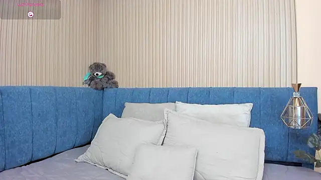 angel ponce online show from March 17, 7:06 pm