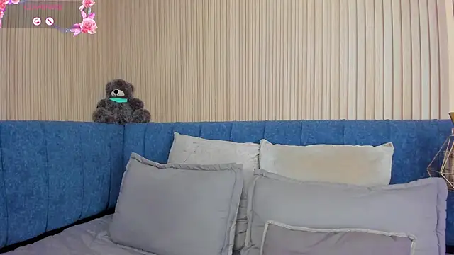 angel ponce online show from December 17, 7:30 pm