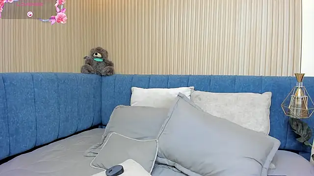 angel ponce online show from April 13, 7:07 pm