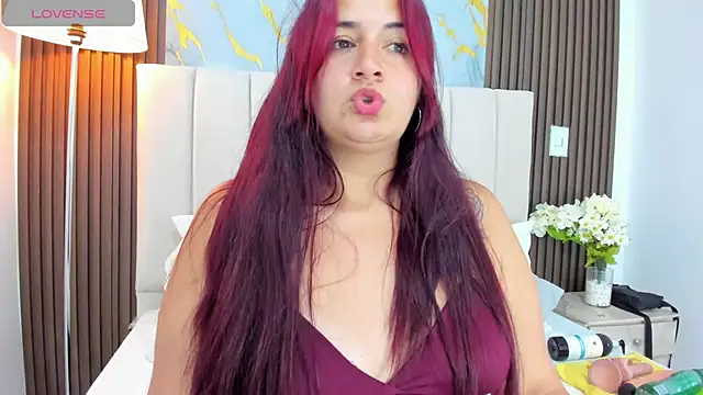 Victoria Guzman online show from March 24, 5:13 pm