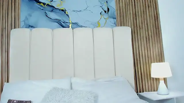 Victoria Guzman online show from March 4, 5:10 pm