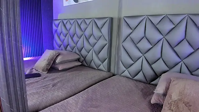 Snapshot of Kitty_Dollyy chatting on November 21, 8:52 pm Kitty Dollyy online show from November 21, 8:52 pm