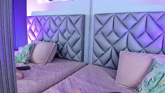 Kitty Dollyy online show from March 31, 8:33 pm