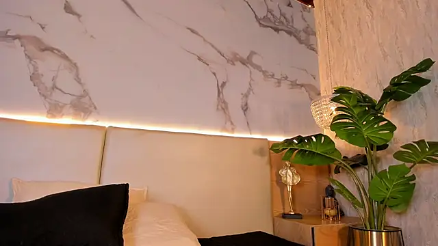 Celeste-Evanns online show from February 21, 8:00 pm