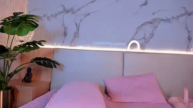 Celeste-Evanns online show from October 27, 8:10 pm