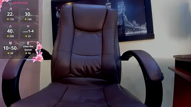 Snapshot of tiiny_emilly chatting on March 3, 8:05 pm tiiny emilly online show from March 3, 8:05 pm