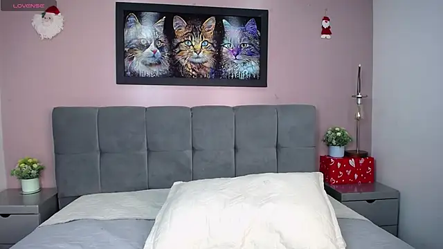 tiiny emilly online show from December 2, 8:10 pm