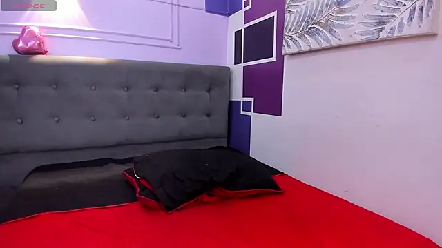 Snapshot of tiiny_emilly chatting on October 6, 9:48 pm tiiny emilly online show from October 6, 9:48 pm