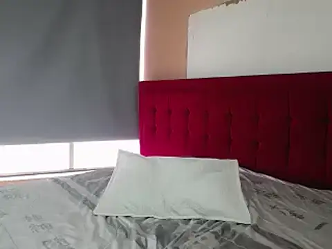 Snapshot of tiiny_emilly chatting on February 24, 3:57 pm tiiny emilly online show from February 24, 3:57 pm