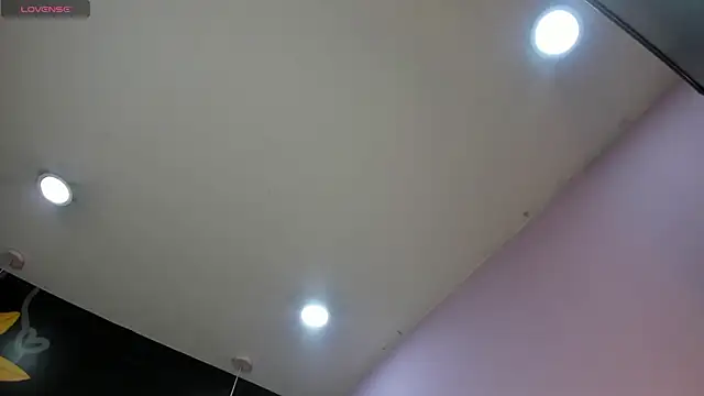 Snapshot of tiiny_emilly chatting on October 7, 7:59 pm tiiny emilly online show from October 7, 7:59 pm